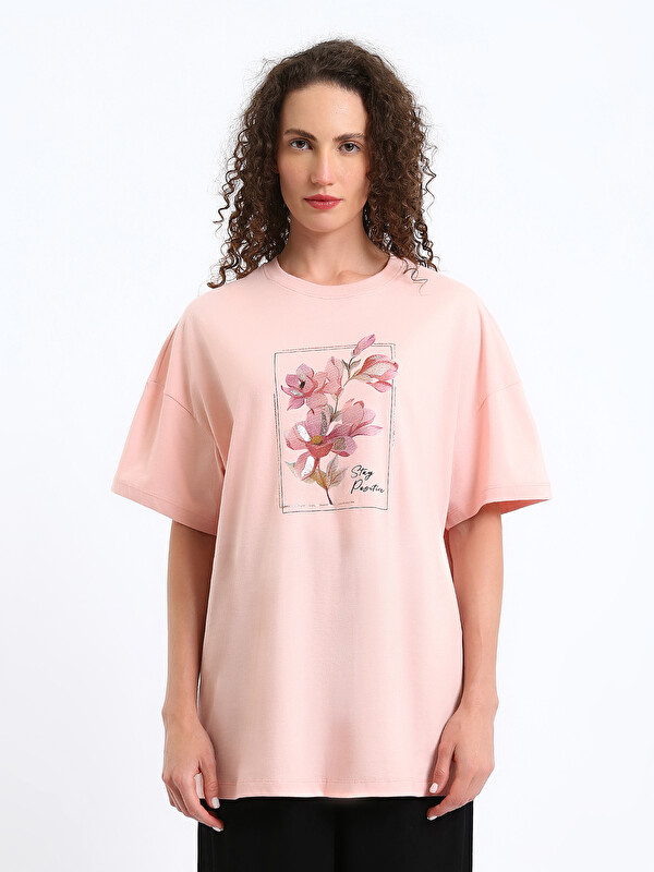 LCWAIKIKI Classic Bisiklet Yaka Çiçekli Oversize Kadın Tişört