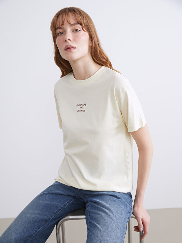LCW Comfort Bisiklet Yaka Nakışlı Kadın Tişört