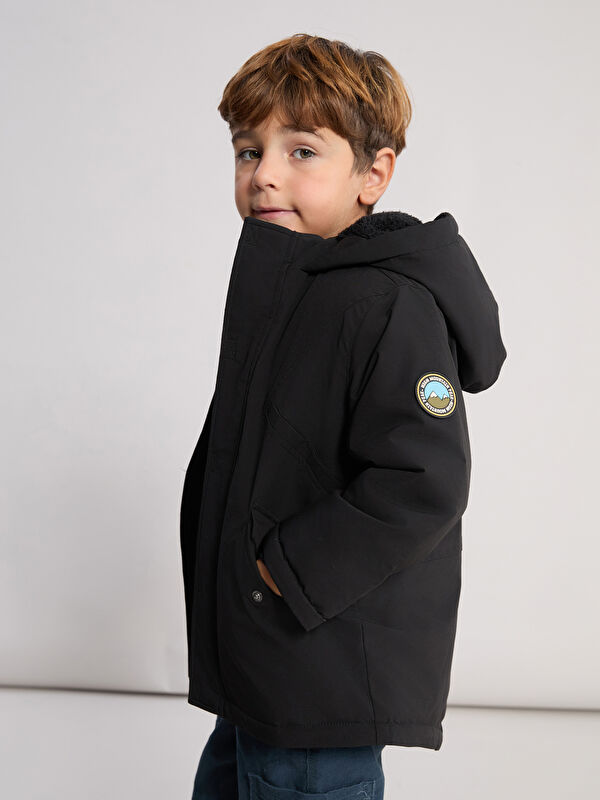 LCW Kids Kapüşonlu Astarlı Erkek Çocuk Mont