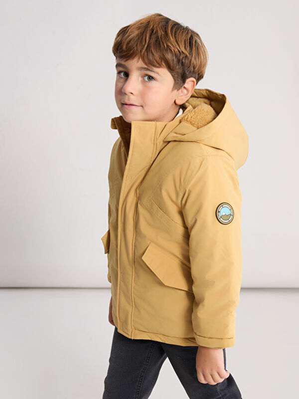 LCW Kids Kapüşonlu Astarlı Erkek Çocuk Mont