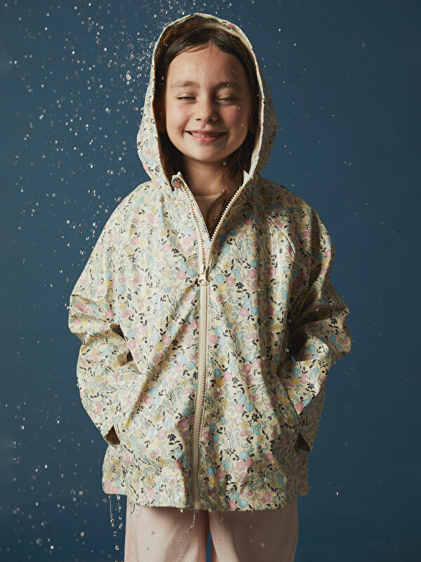LCW Kids Kapüşonlu Çiçekli Kız Çocuk Yağmurluk