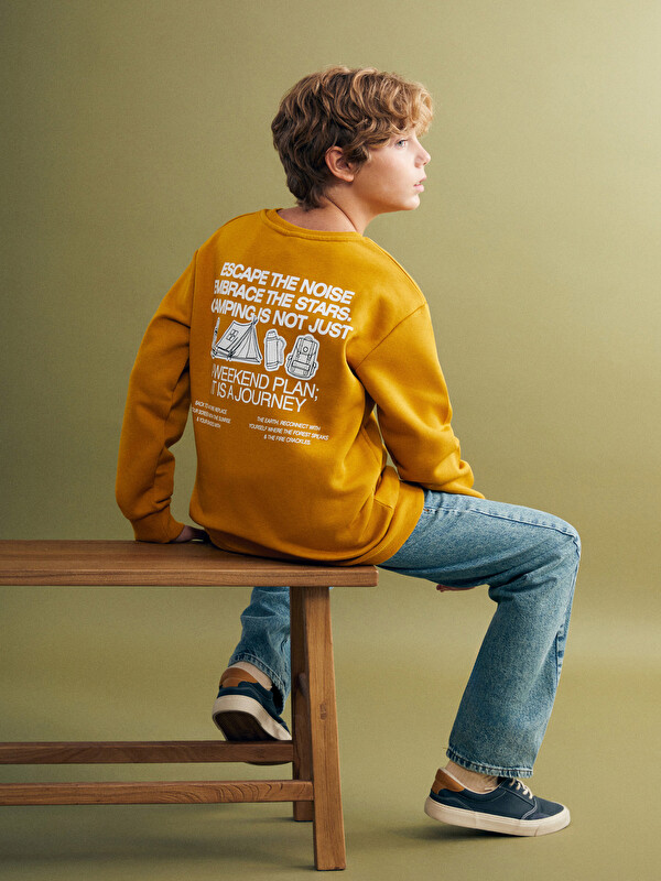 LCW Kids Crew Neck Boys' Thick Sweatshirt - W57047Z4-LXX | LC Waikiki