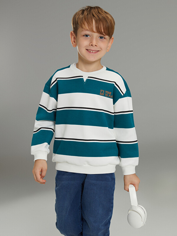 LCW Kids سويت شيرت مخطط بياقة دائرية للأولاد