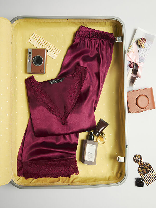 LCW DREAM V Yaka Dantel Detaylı Saten Kadın Pijama Takımı