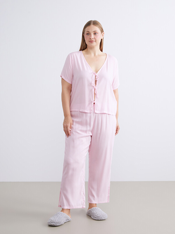 LCW DREAM V Yaka Çizgili Kadın Pijama Takımı
