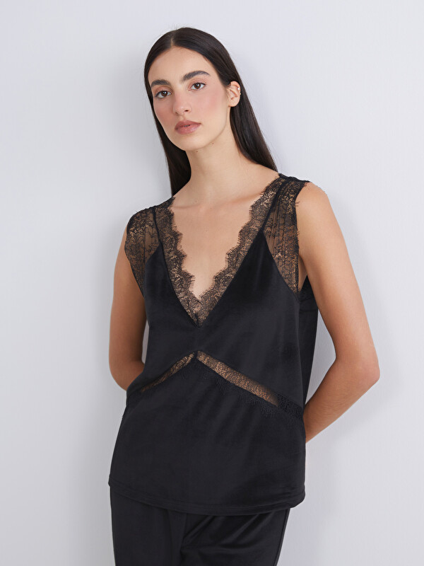 LCW DREAM V Yaka Dantel Detaylı Kadın Pijama Üstü