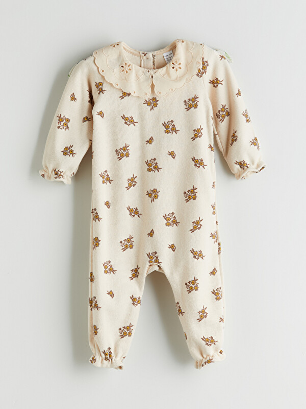 LCW ECO Bebe Yaka Çiçekli Kız Bebek Tulum