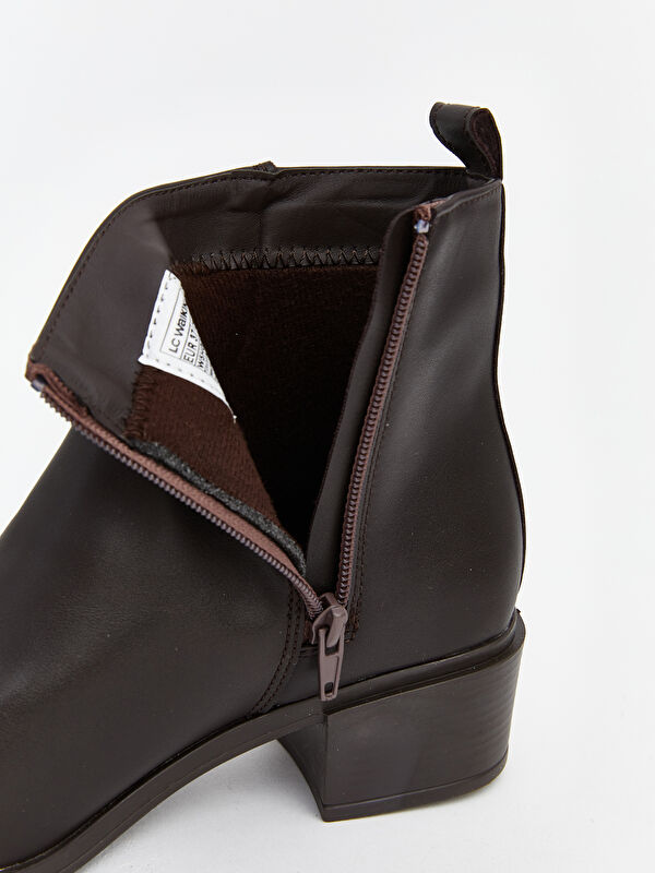 Deri Görünümlü Kadın Bot - Görsel 8