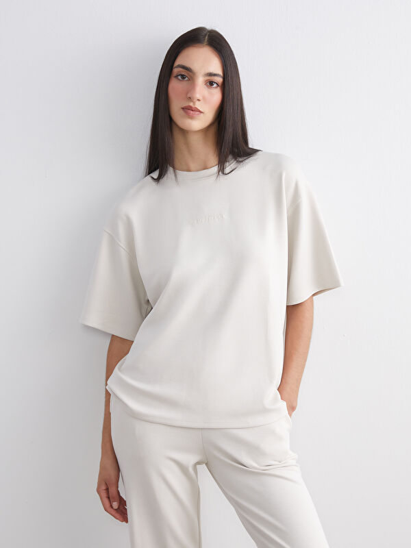 LCW Vision Bisiklet Yaka Nakışlı Oversize Kadın Tişört