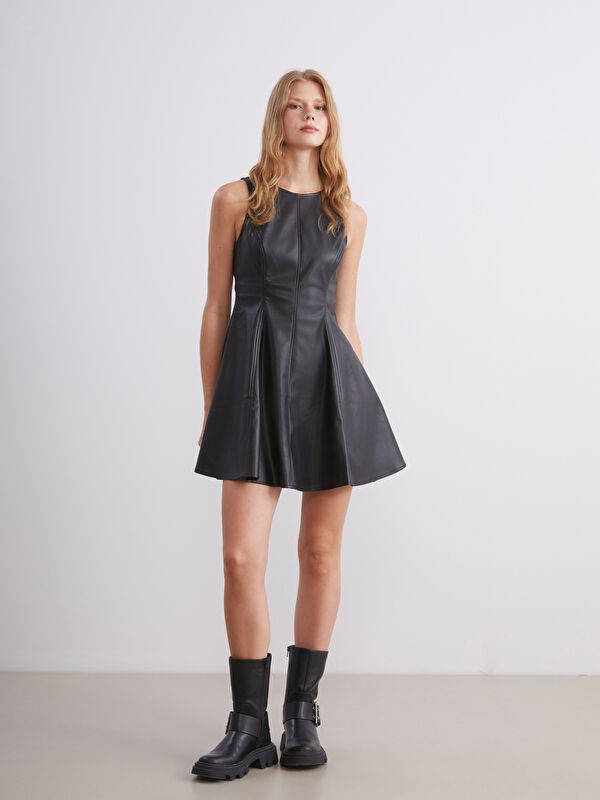 XSIDE Bisiklet Yaka Deri Görünümlü Peplum Mini Elbise