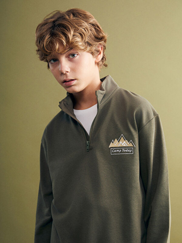 LCW Kids Dik Yaka Erkek Çocuk Sweatshirt