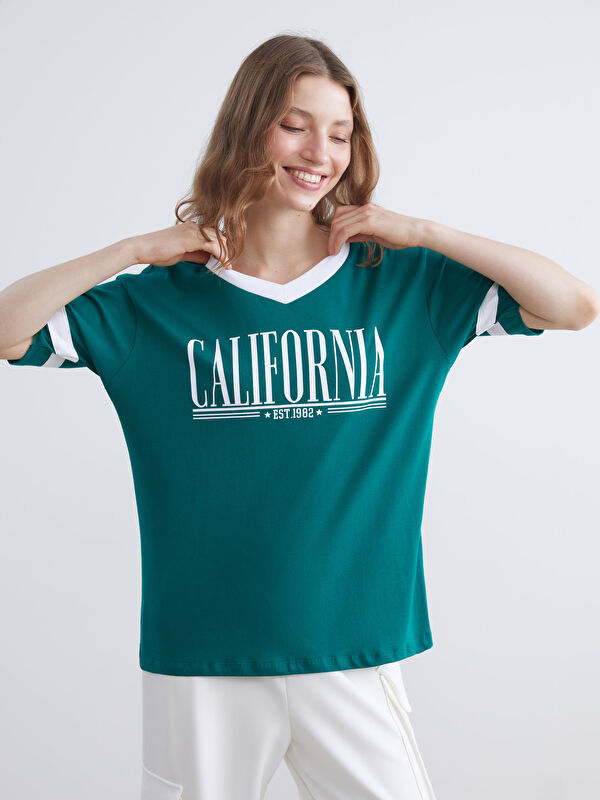 XSIDE V Yaka California Baskılı Oversize Kadın Tişört