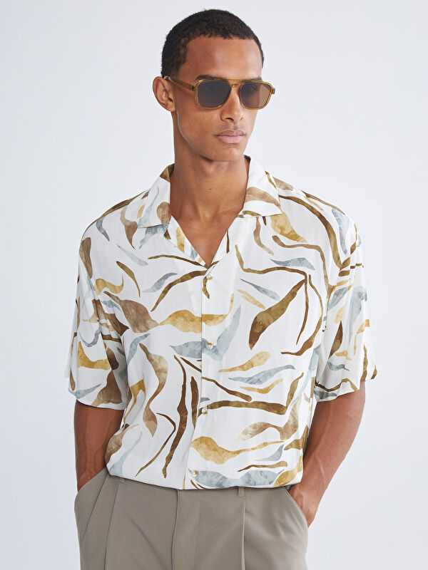 LCW Vision Regular Fit Resort Yaka Kısa Kollu Desenli Poplin Erkek Gömlek