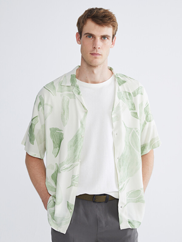 LCW Vision Regular Fit Resort Yaka Kısa Kollu Desenli Poplin Erkek Gömlek