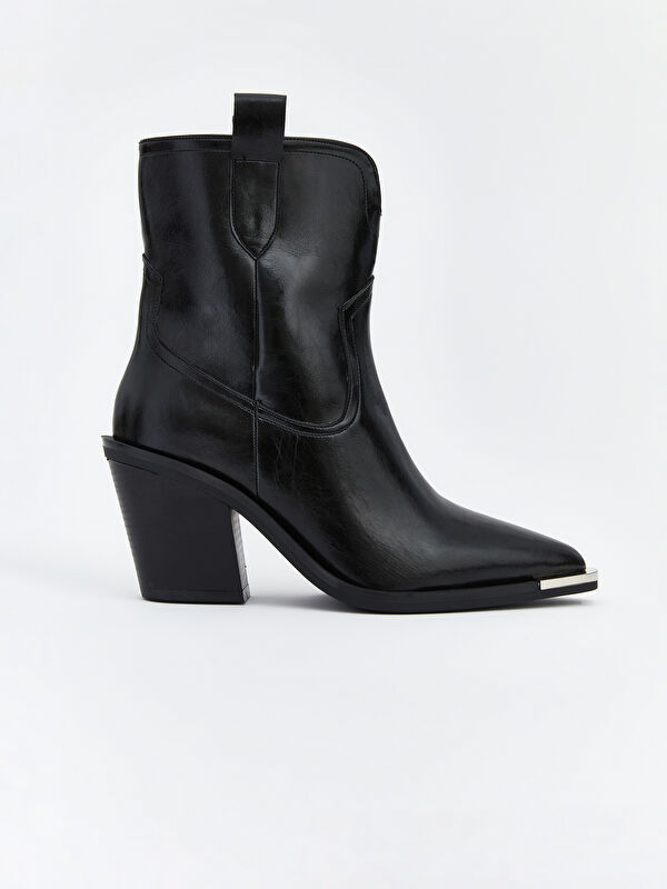 Sivri Burun Deri Görünümlü Kadın Bot - Görsel 4