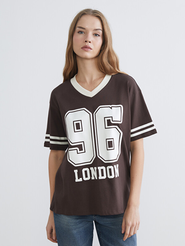 XSIDE V Yaka London Baskılı Oversize Kadın Tişört