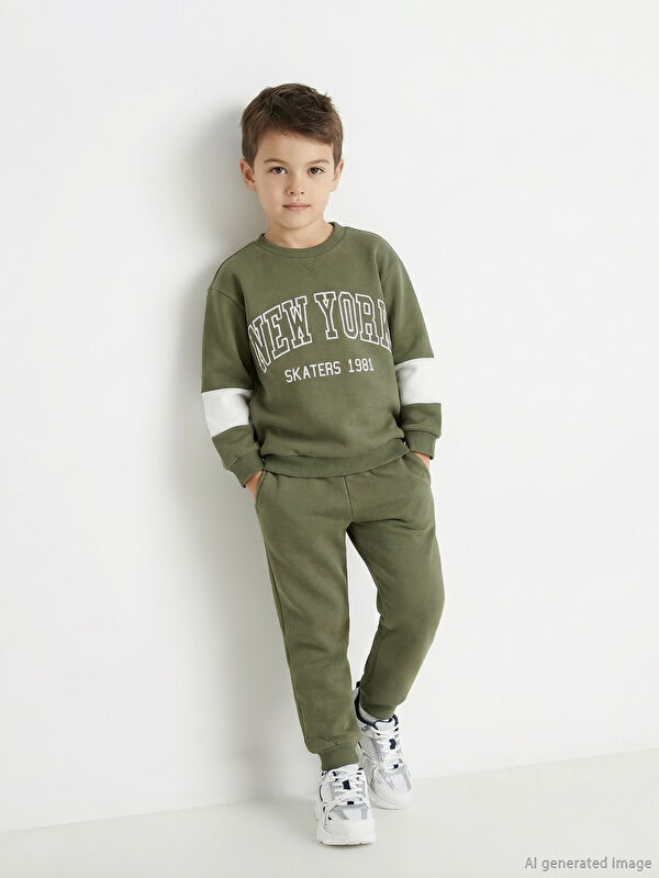 LCW Kids Baskılı Erkek Çocuk Sweatshirt ve Eşofman Altı