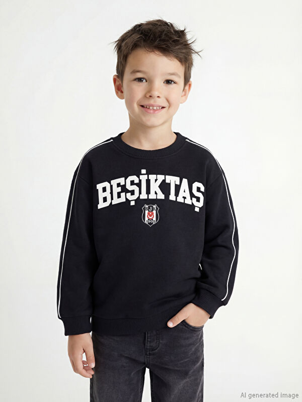 LCW Kids Beşiktaş Baskılı Erkek Çocuk Kalın Sweatshirt