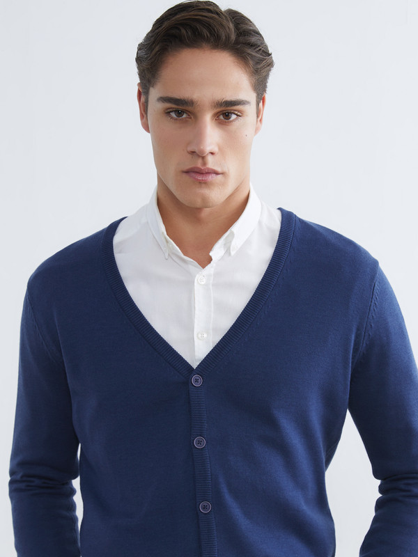 LCWAIKIKI Classic Standard Fit V Neck Men's Knitwear Cardigan