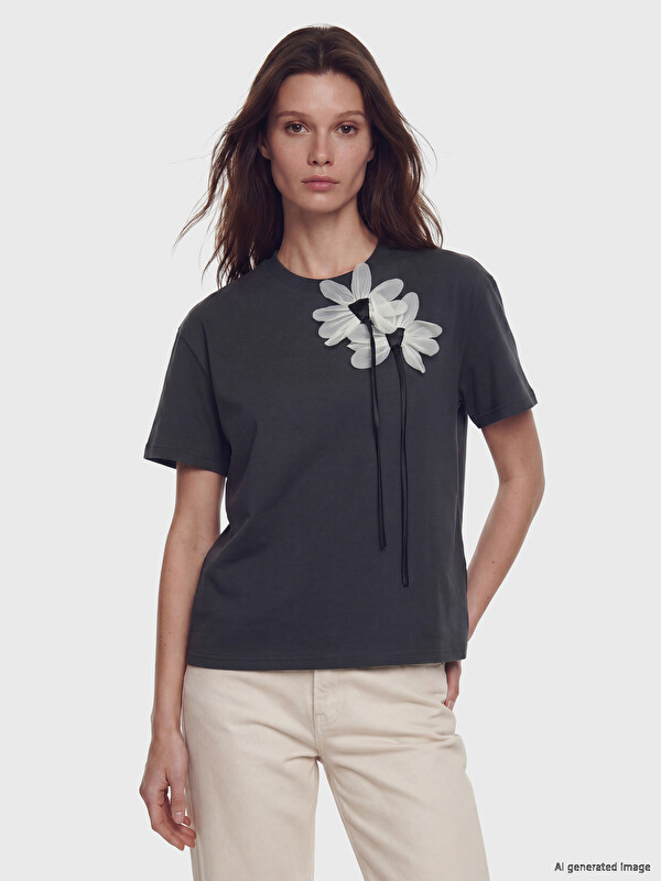 LCW Modest Crew Neck Flower Appliquéd Blouse