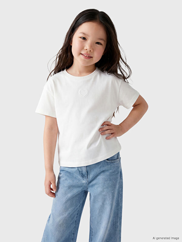 LCW Kids Bisiklet Yaka Nakışlı Kız Çocuk Tişört