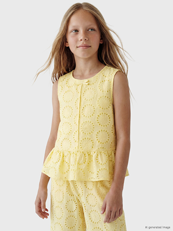 LCW Kids Bisiklet Yaka Fırfırlı Kız Çocuk Bluz
