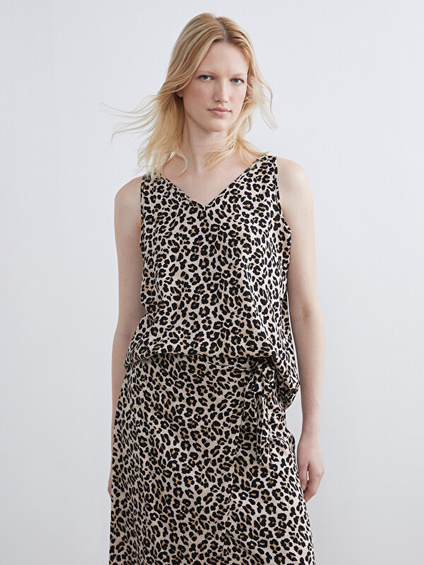 LCWAIKIKI Classic Blouse en mélange de lin imprimé léopard à encolure en V pour femme
