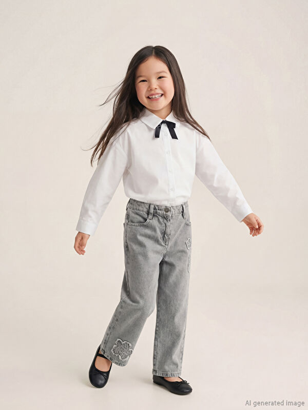 LCW Kids Regular Fit Nakışlı Kız Çocuk Jean Pantolon
