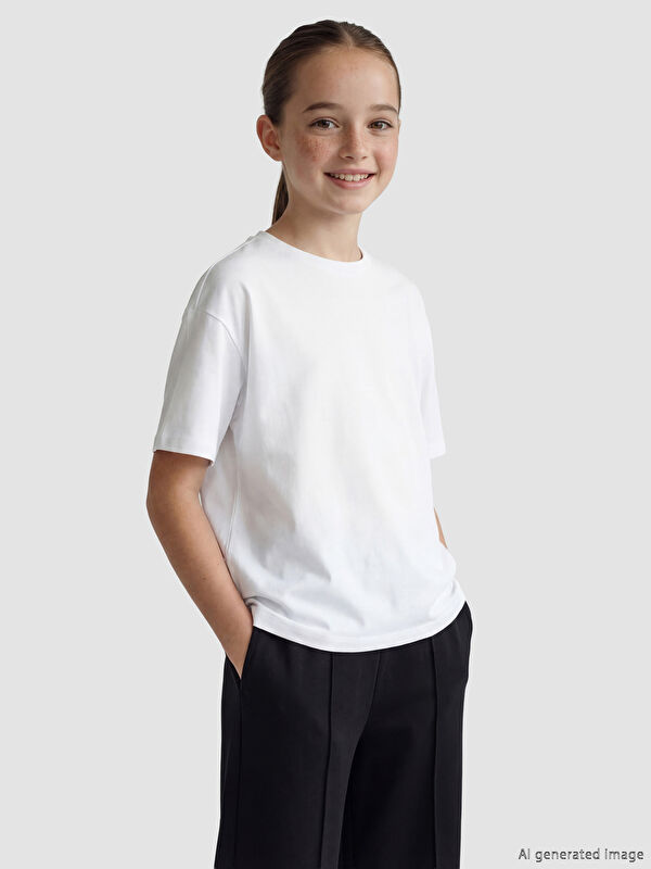 LCW Kids Bisiklet Yaka Basic Kız Çocuk Kalın Tişört