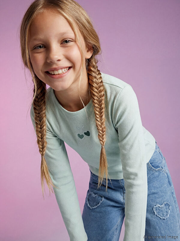 LCW Kids Kız Çocuk Nakışlı Bisiklet Yaka Tişört