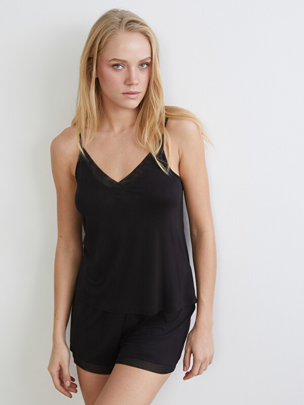 LCW DREAM V Yaka Tül Detaylı Kadın Pijama Üstü