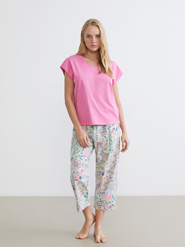 LCW DREAM Capri-Pyjama-Set mit V-Ausschnitt und Blumenmuster für Damen