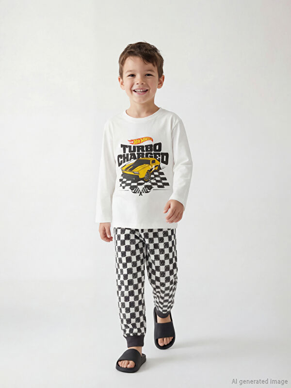 LCW Kids Hot Wheels Baskılı Erkek Çocuk Pijama Takımı