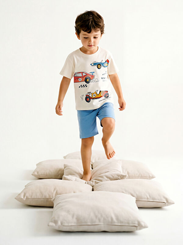 LCW Kids سێتی بیجامەی قۆڵ كورت بە چاپی ئۆتۆمبێل بۆ کوڕان