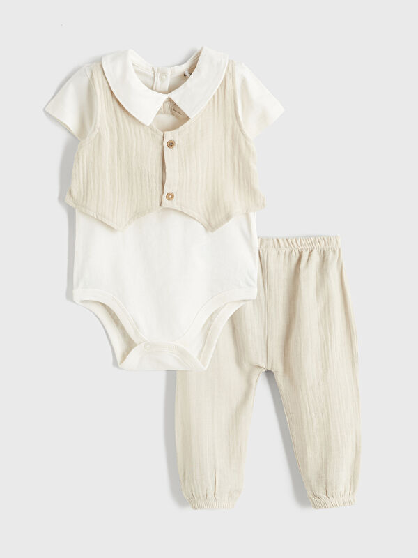 LCW baby Yelek Görünümlü Müslin Erkek Bebek Çıtçıtlı Body ve Pantolon