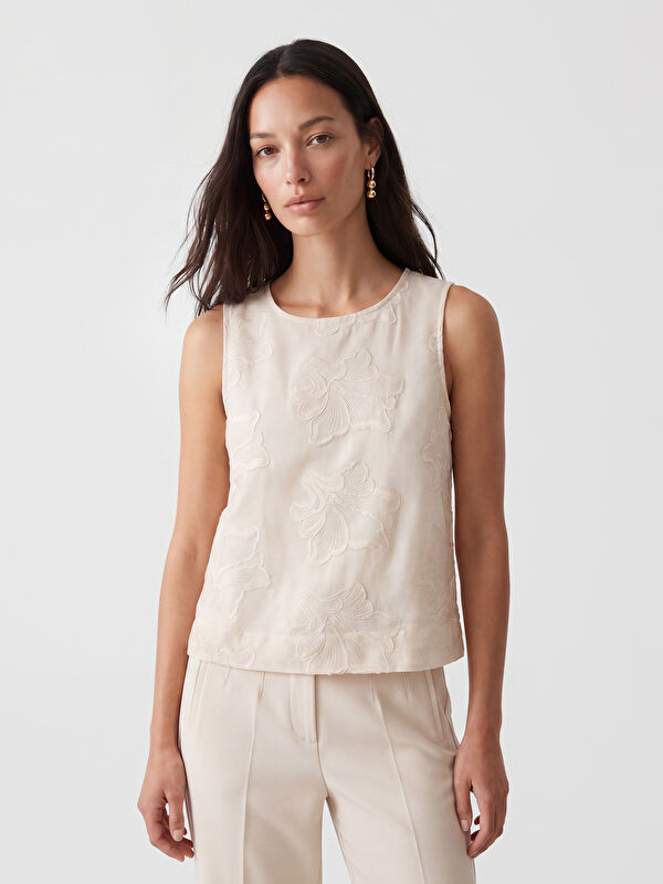 LCWAIKIKI Classic Crew Neck Embroidered Blouse