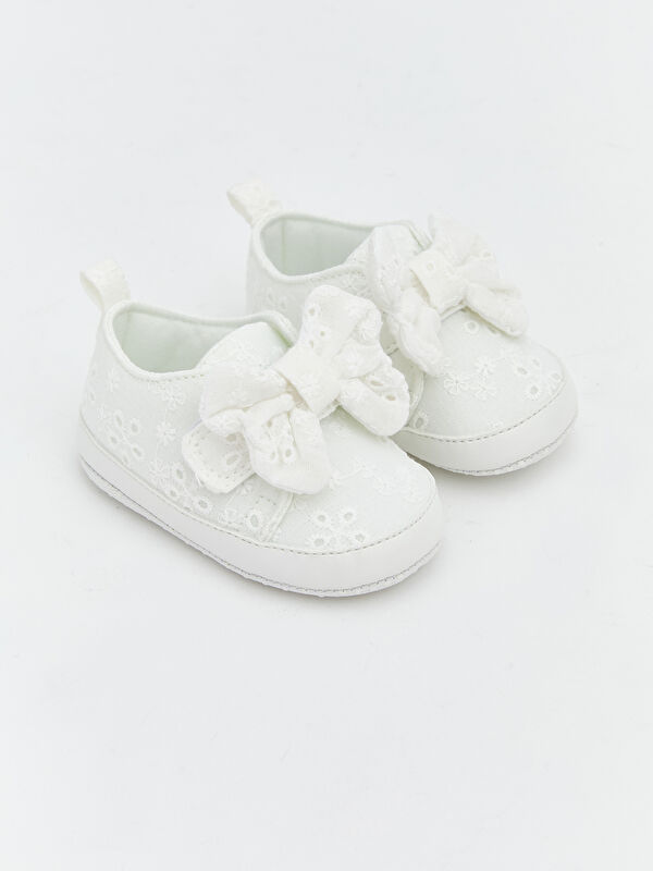 LCW STEPS Baby girl's first walking shoes with bow detail.