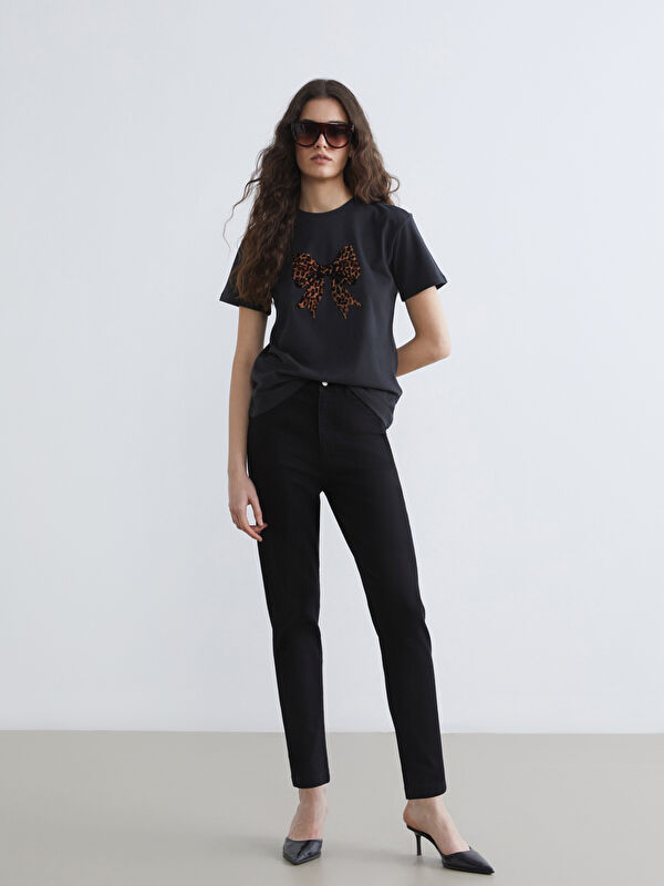 LCWAIKIKI Classic Beli Lastikli Slim Mom Kadın Jean Pantolon