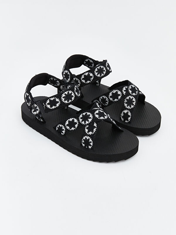LCW STEPS Nakışlı Kız Çocuk Sandalet