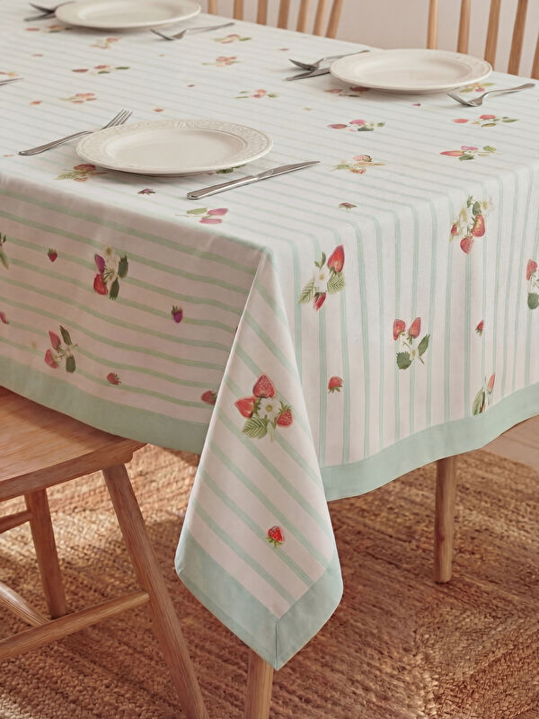 LCW HOME Çilek Desenli Masa Örtüsü 150x200 cm