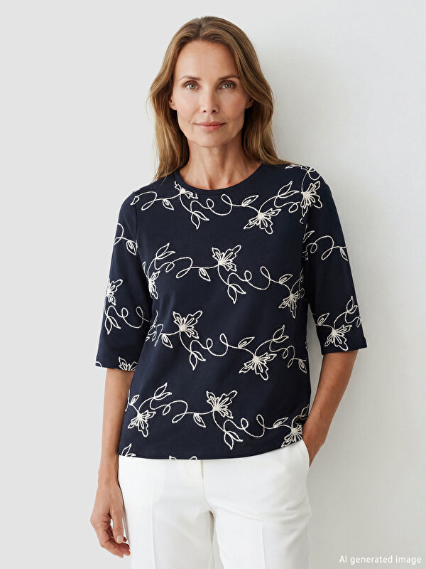 LCW Grace Crew Neck Embroidered Women's T-Shirt