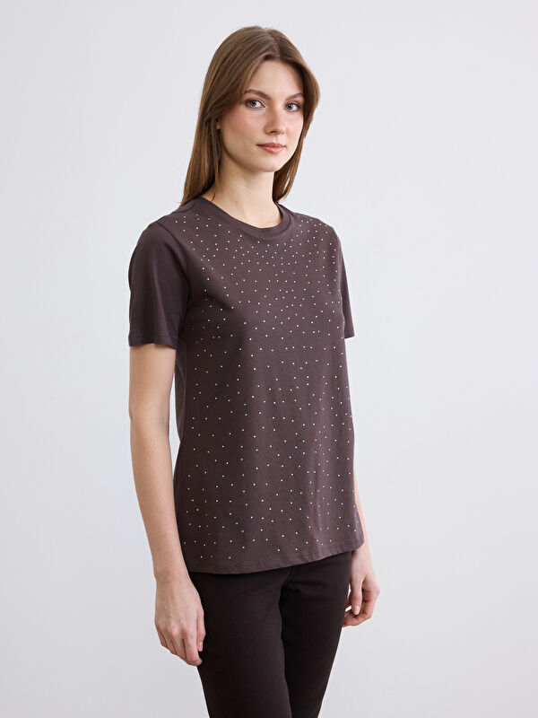 LCW Comfort Bisiklet Yaka Taşlı Kadın Tişört