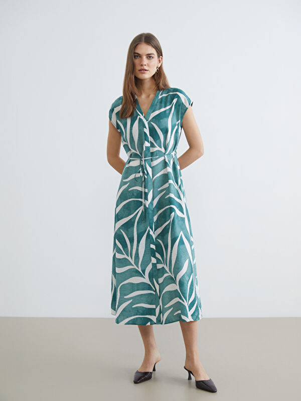 LCWAIKIKI Classic Gemustertes Damenkleid mit V-Ausschnitt und Schärpe
