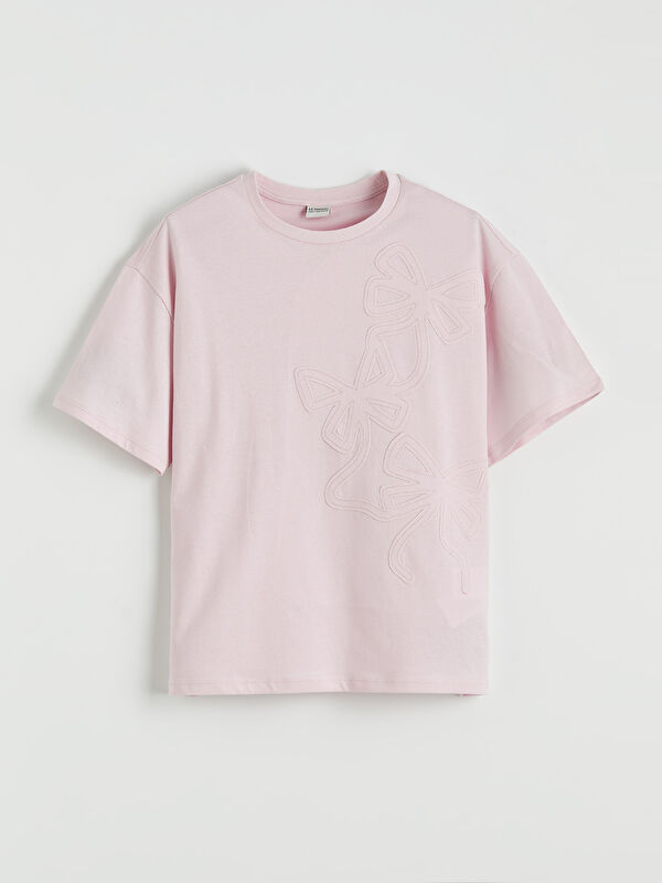 LCW Kids Girls' T-shirt with a crew neck and bow embroidery.