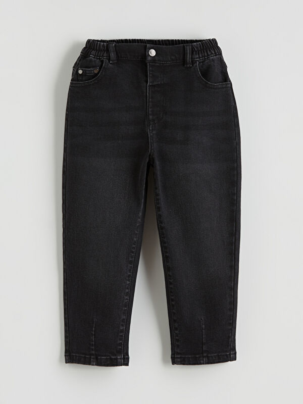 LCW Kids Effortless style for your young gentleman: Introducing our Baggy Fit Boys' Trousers.