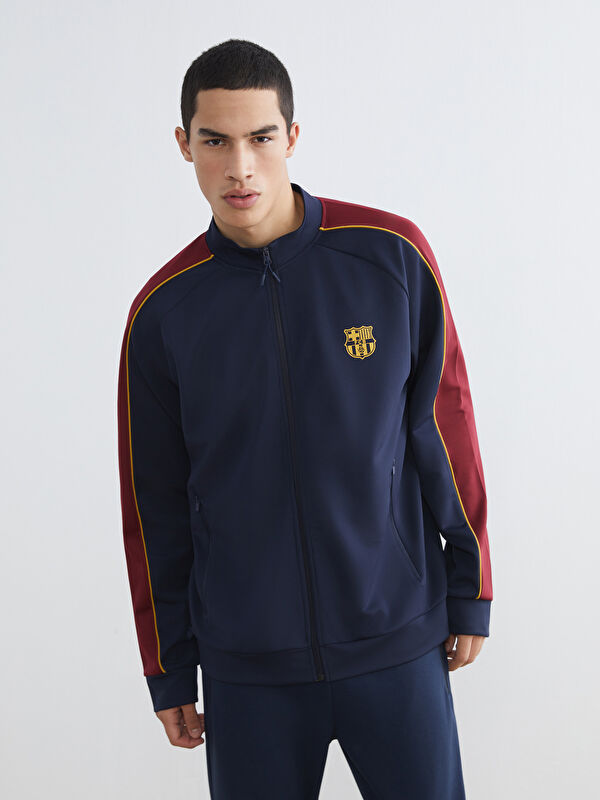 LC WAIKIKI Dik Yaka Barcelona Baskılı Erkek Fermuarlı Sweatshirt