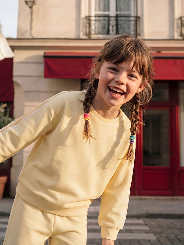 LCW Kids Baskılı Kız Çocuk Soft Touch Sweatshirt ve Eşofman Altı