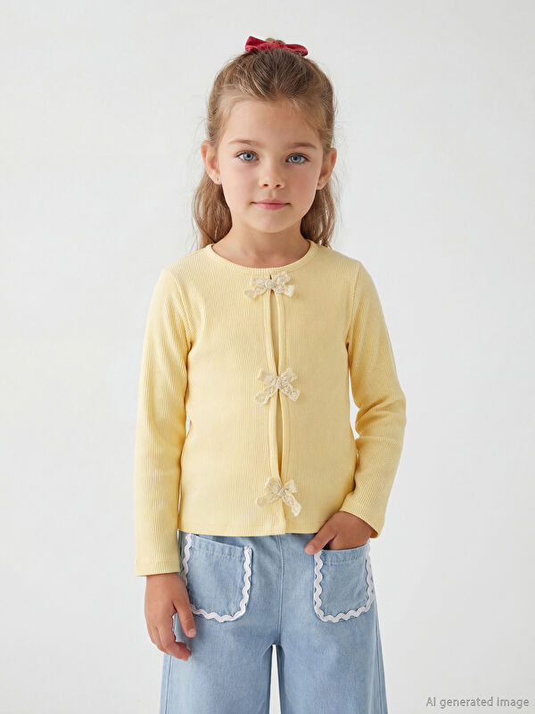 LCW Kids Bisiklet Yaka Fiyonk Detaylı Kız Çocuk Tişört