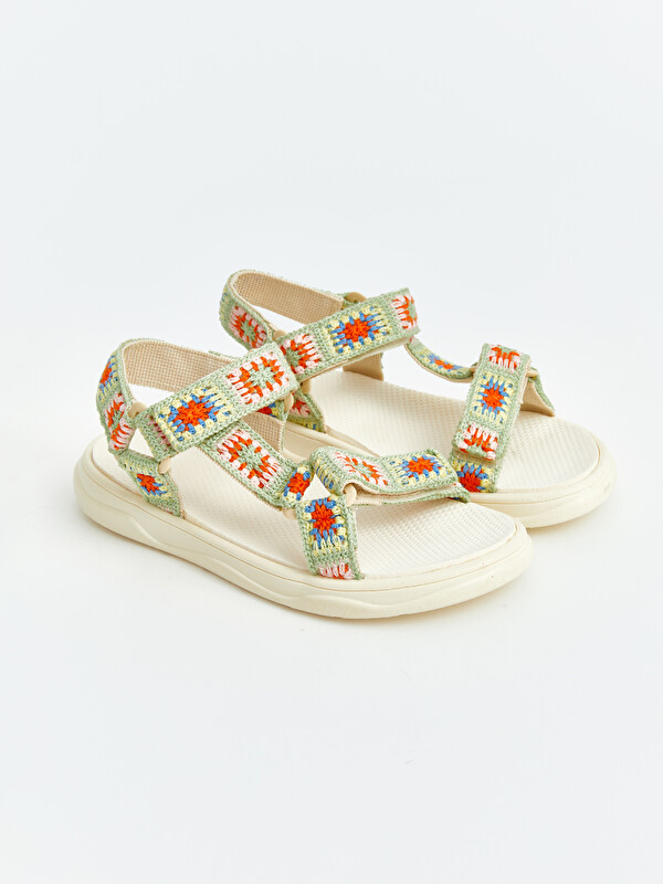 LCW STEPS Nakışlı Kız Çocuk Sandalet