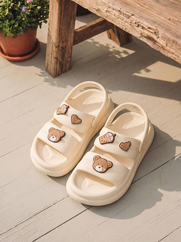 LCW STEPS صنادل مطبوعة للبنات